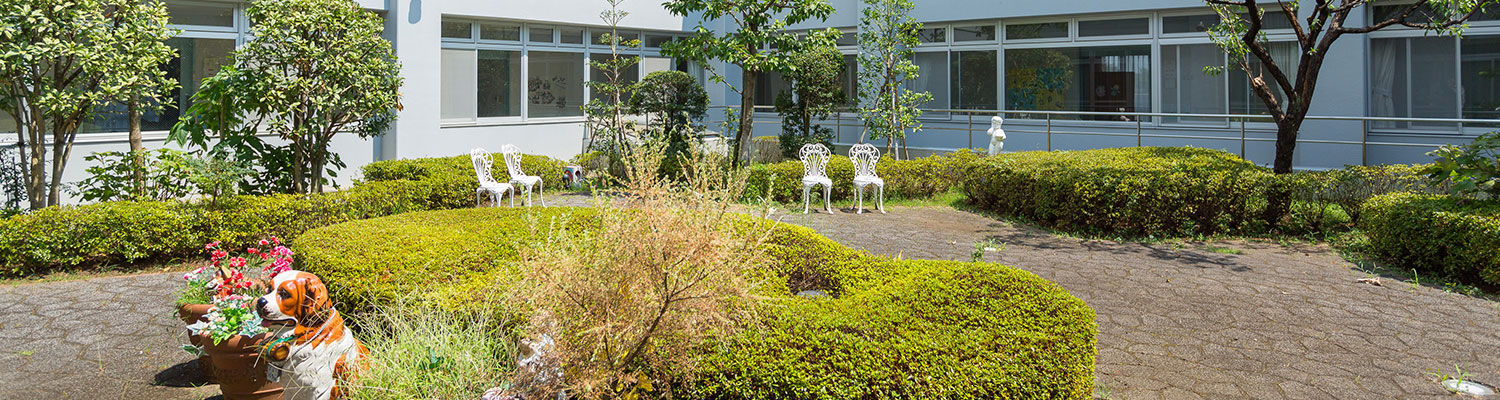 介護施設(横浜市旭区) 藤嶺会の中庭1